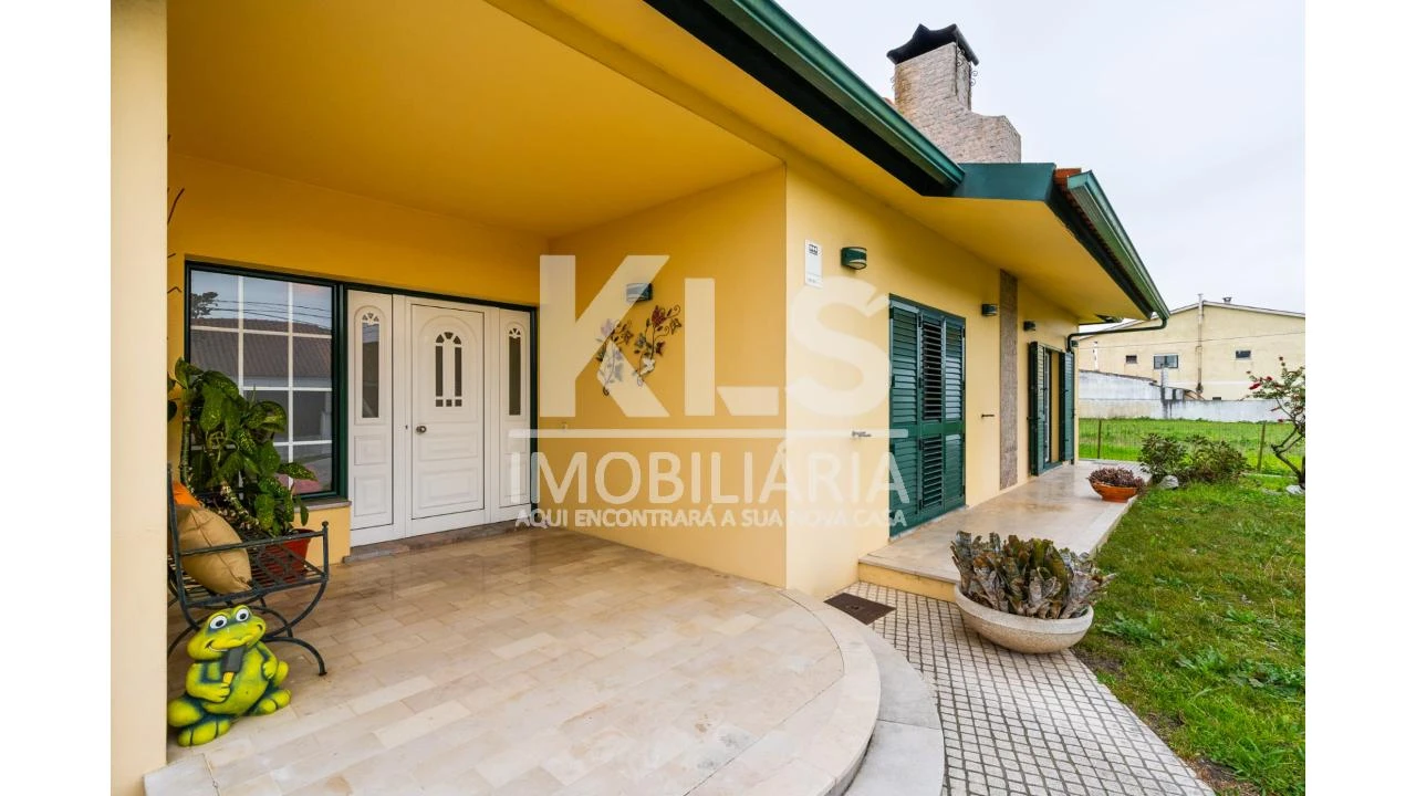 Moradia T5 para Venda em Marinha das Ondas Foto 4