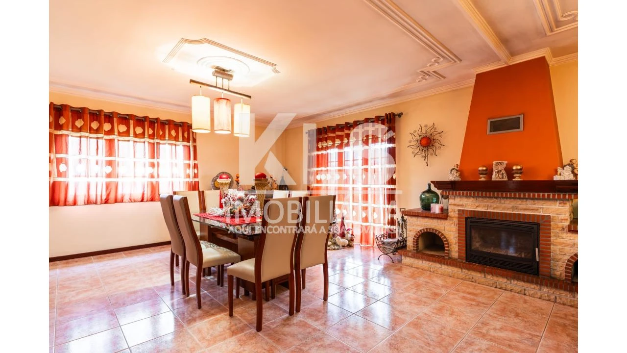 Moradia T5 para Venda em Marinha das Ondas Foto 17