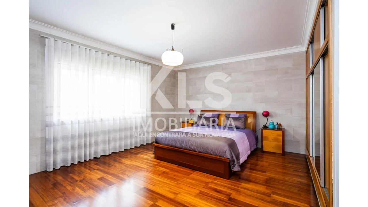 Moradia T5 para Venda em Marinha das Ondas Foto 33