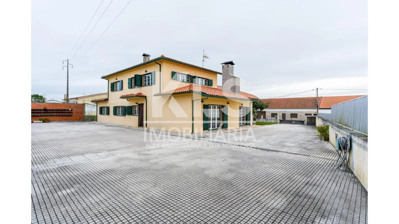 Moradia T5 para Venda em Marinha das Ondas Foto 5