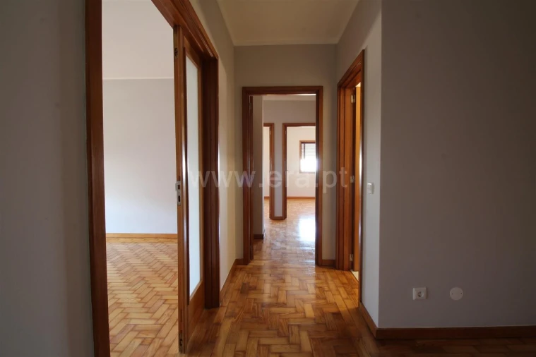 Apartamento T3 para Venda em Vilar de Andorinho Foto 13