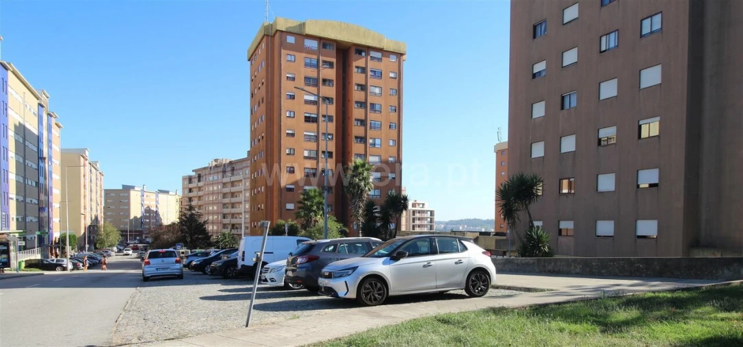 Apartamento T3 para Venda em Vilar de Andorinho Foto 3