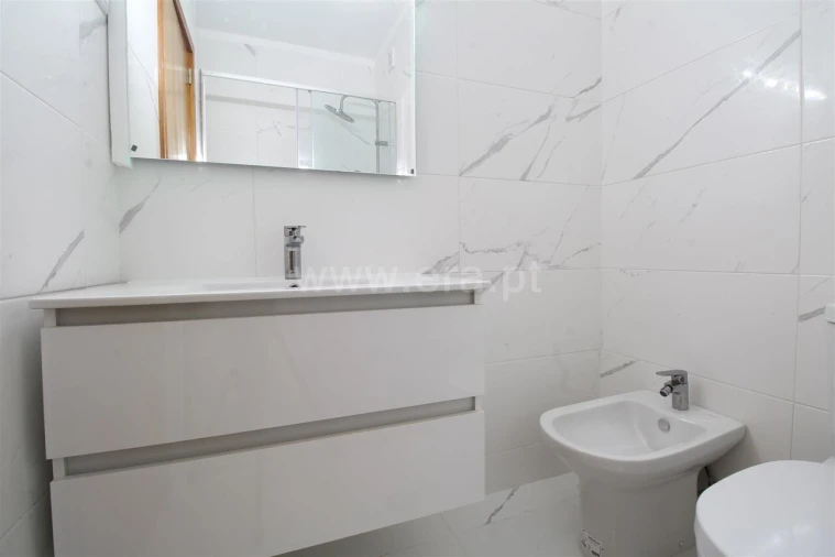Apartamento T3 para Venda em Vilar de Andorinho Foto 18