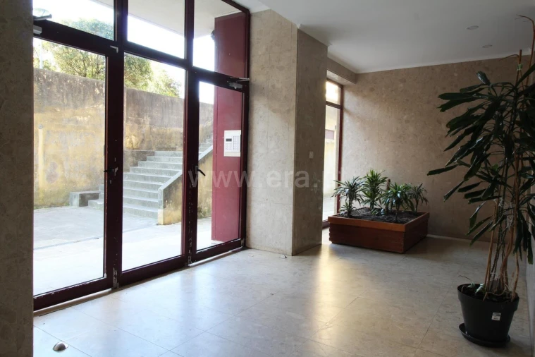 Apartamento T3 para Venda em Vilar de Andorinho Foto 2