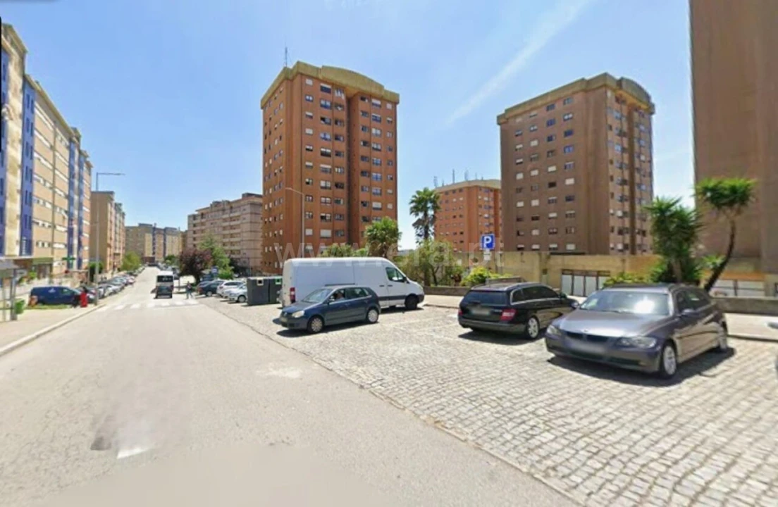 Apartamento T3 para Venda em Vilar de Andorinho Foto 3