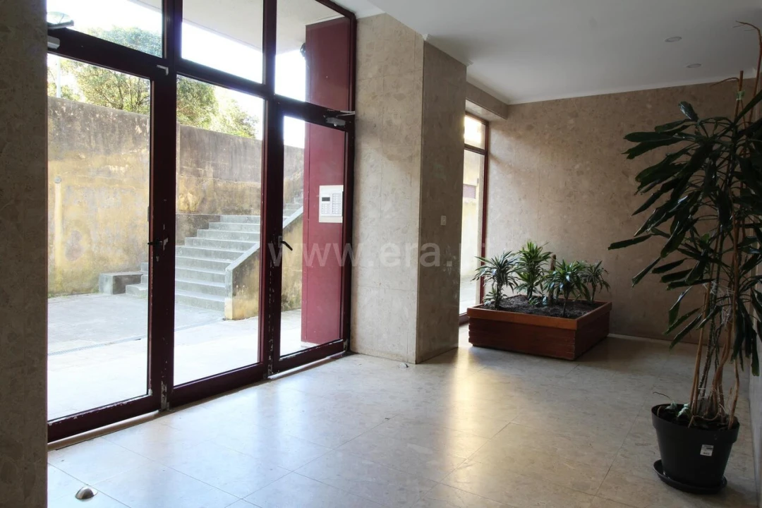 Apartamento T3 para Venda em Vilar de Andorinho Foto 2