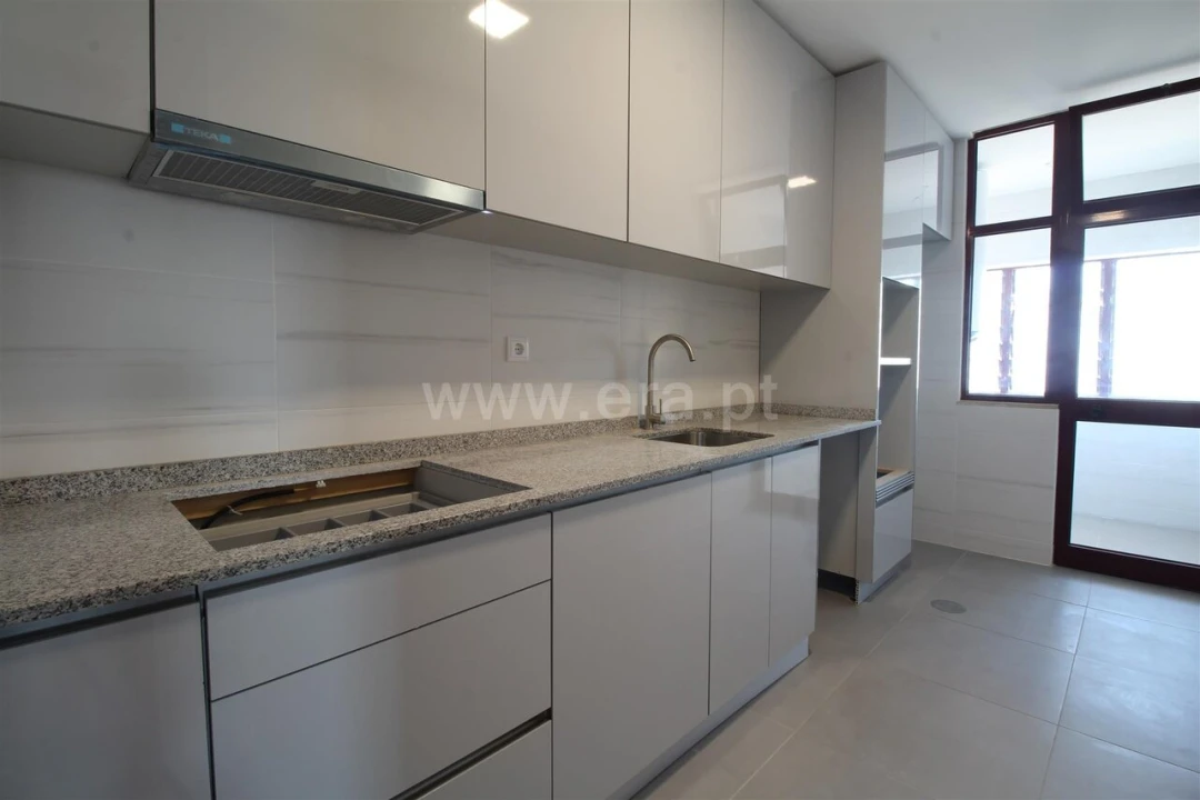 Apartamento T3 para Venda em Vilar de Andorinho Foto 1