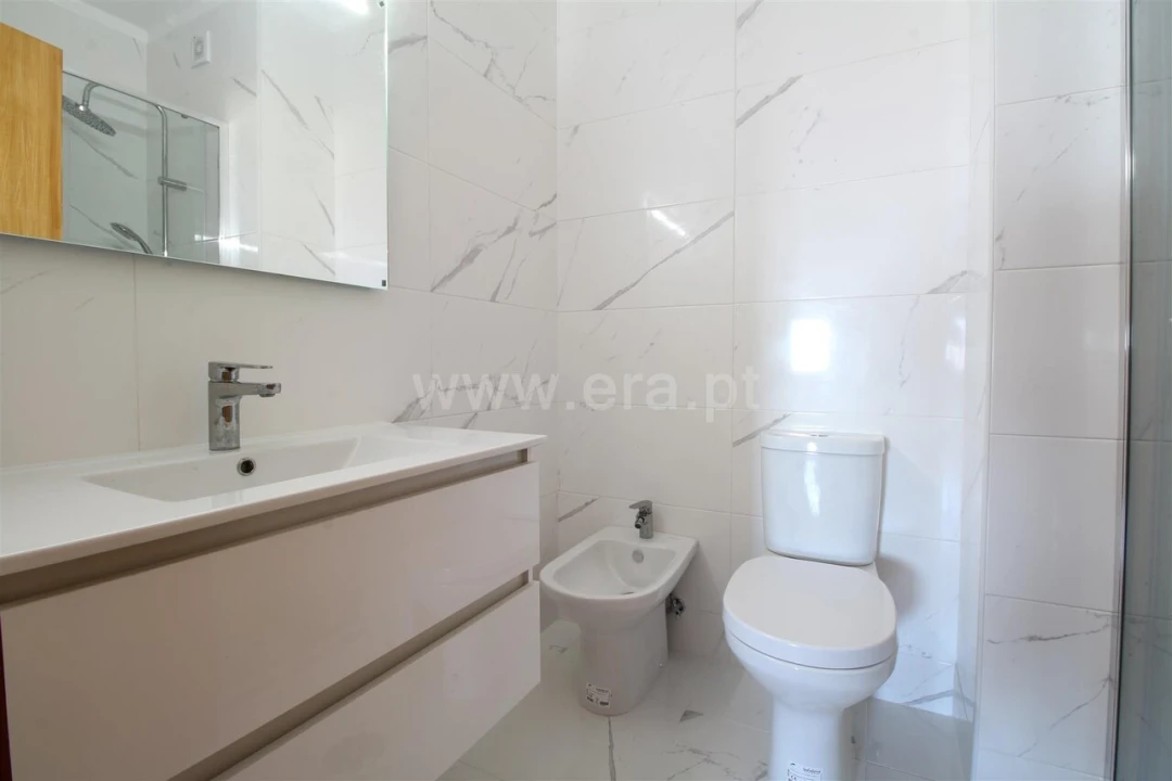 Apartamento T3 para Venda em Vilar de Andorinho Foto 16