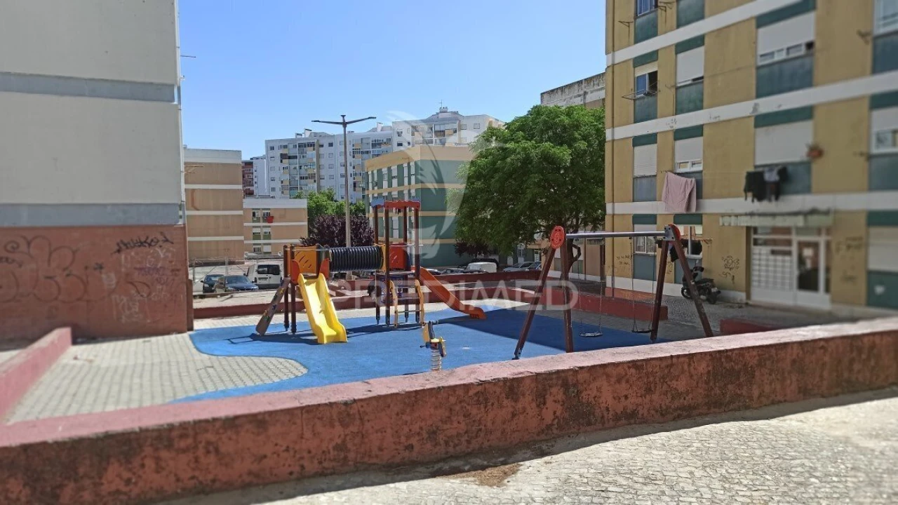 Apartamento T1 para Venda em Corroios Foto 14