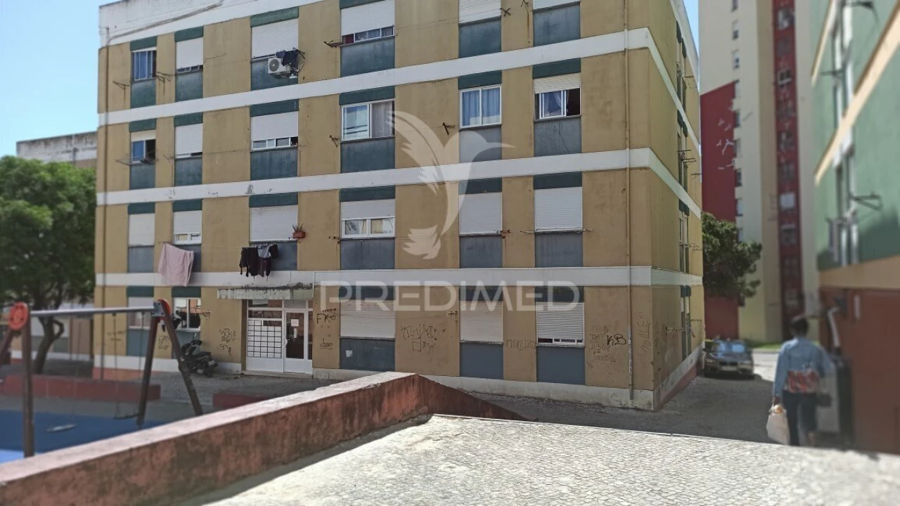 Apartamento T1 para Venda em Corroios Foto 1