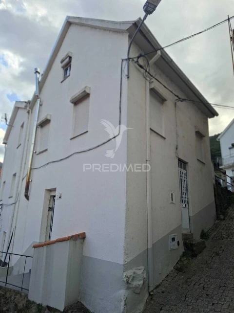 Moradia T4 para Venda em Manteigas (São Pedro)