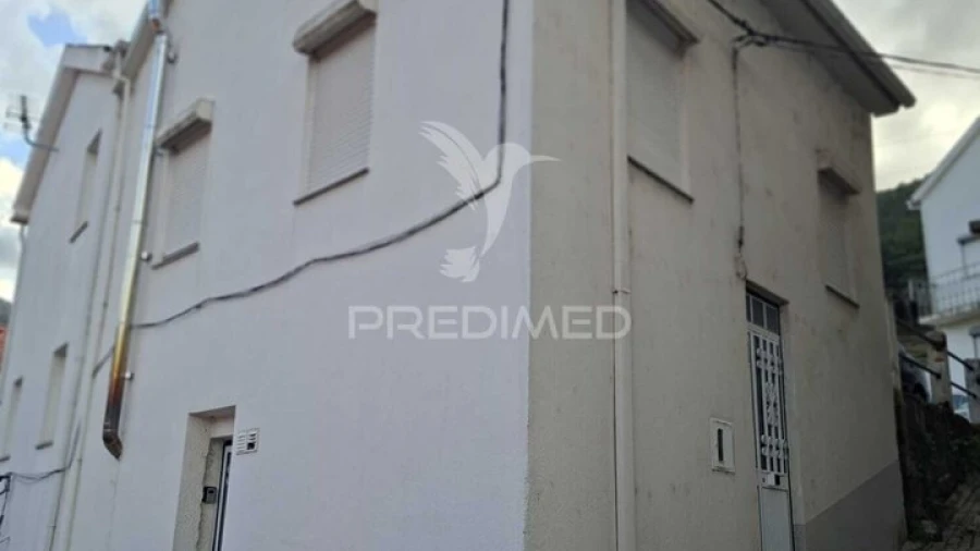 Moradia T4 para Venda em Manteigas (São Pedro)