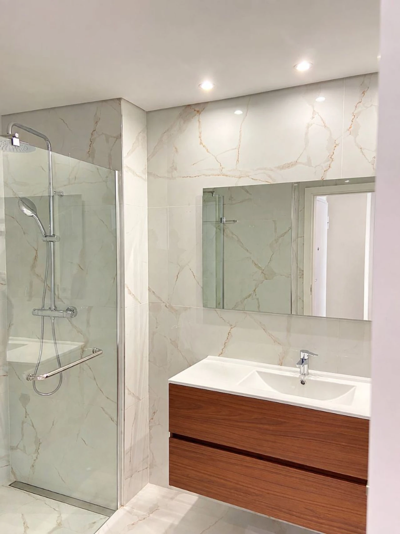 Apartamento T1 para Arrendamento em Ramalde Foto 6