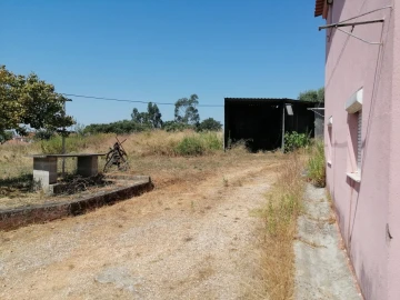 Moradia T5 para Venda em Casais e Alviobeira
