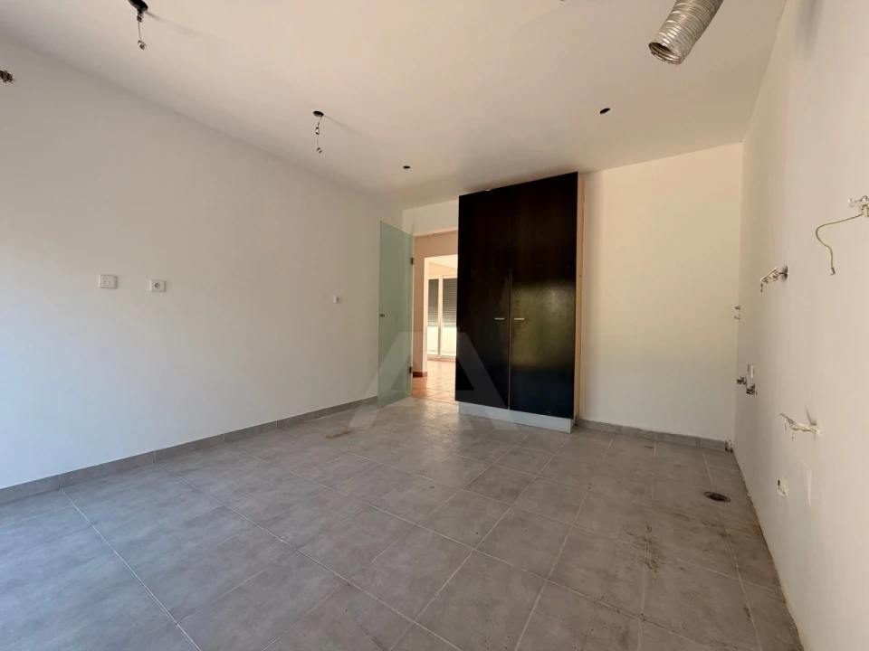 Moradia T4 para Venda em Mina de Água Foto 10