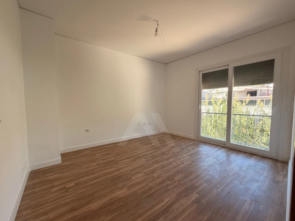 Moradia T4 para Venda em Mina de Água Foto 11