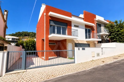 Moradia T4 para Venda em Mina de Água
