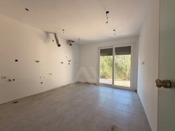 Moradia T4 para Venda em Mina de Água Foto 8