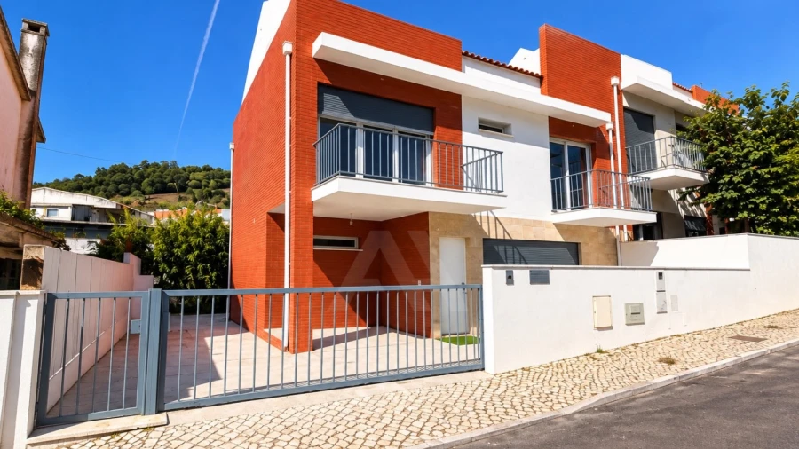 Moradia T4 para Venda em Mina de Água