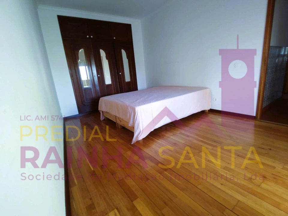 Apartamento T4 para Venda em Santo Antonio dos Olivais Foto 5