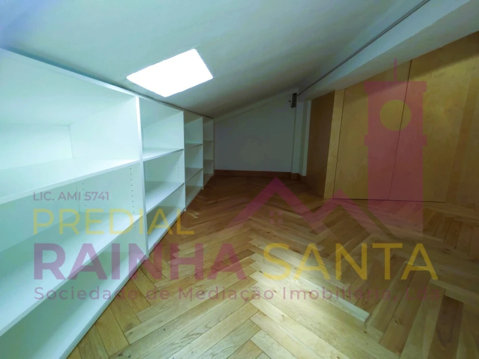 Apartamento T4 para Venda em Santo Antonio dos Olivais Foto 8