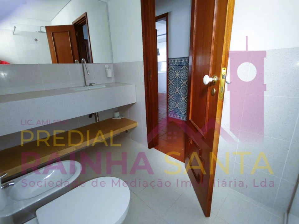 Apartamento T4 para Venda em Santo Antonio dos Olivais Foto 9