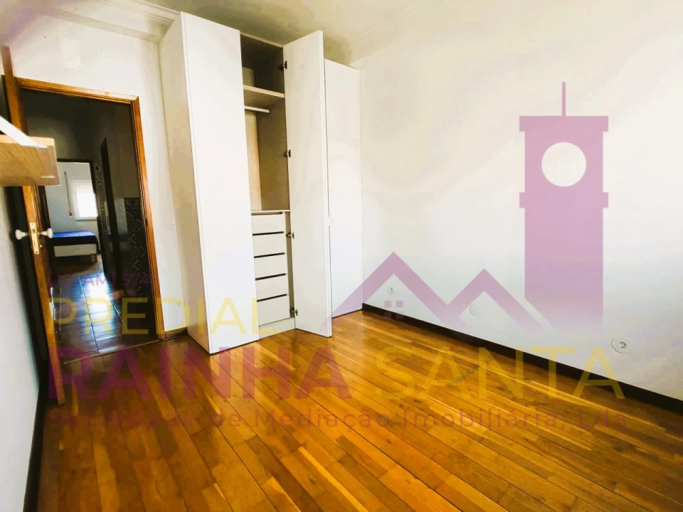 Apartamento T4 para Venda em Santo Antonio dos Olivais Foto 10