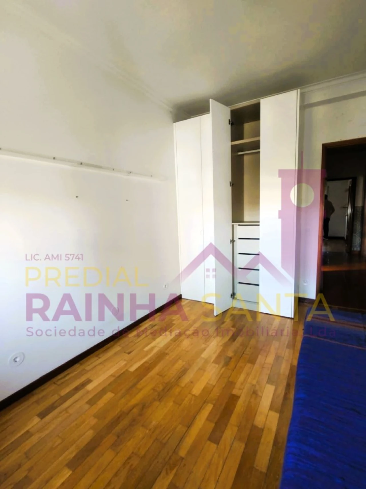 Apartamento T4 para Venda em Santo Antonio dos Olivais Foto 11