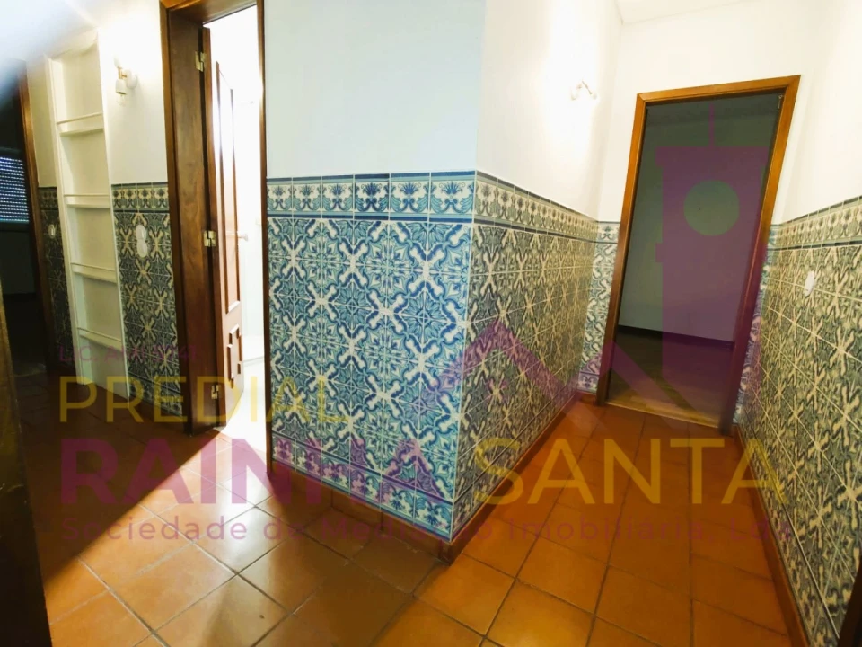 Apartamento T4 para Venda em Santo Antonio dos Olivais Foto 12