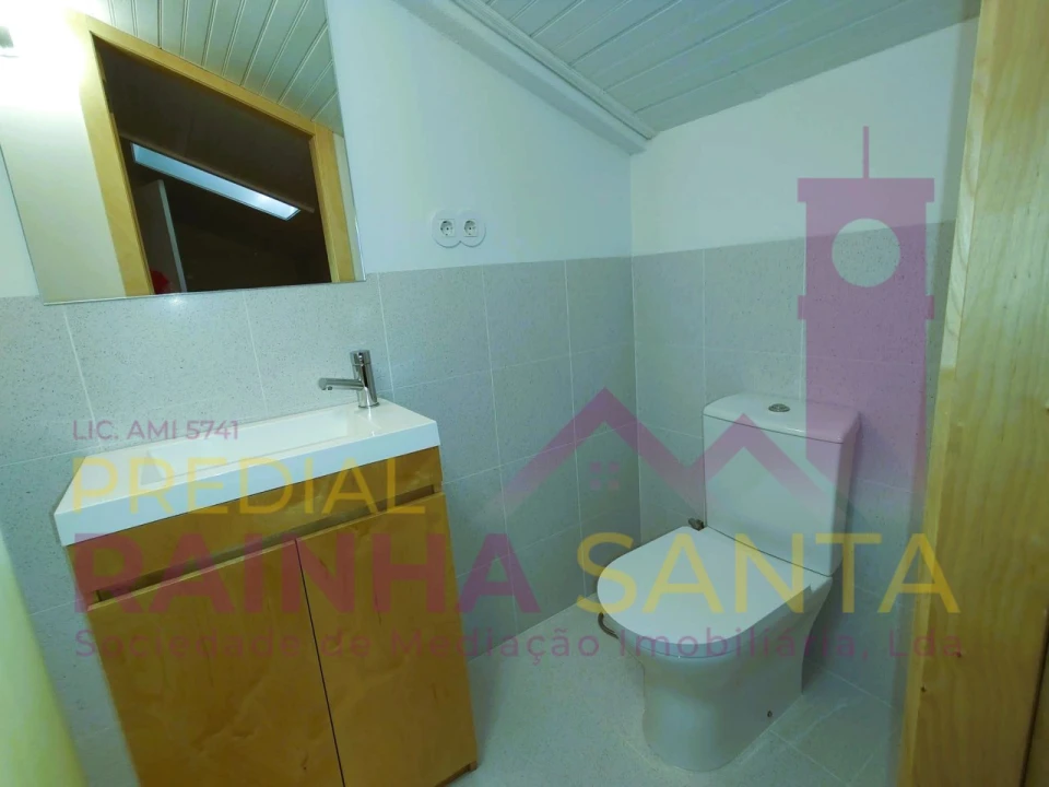 Apartamento T4 para Venda em Santo Antonio dos Olivais Foto 15