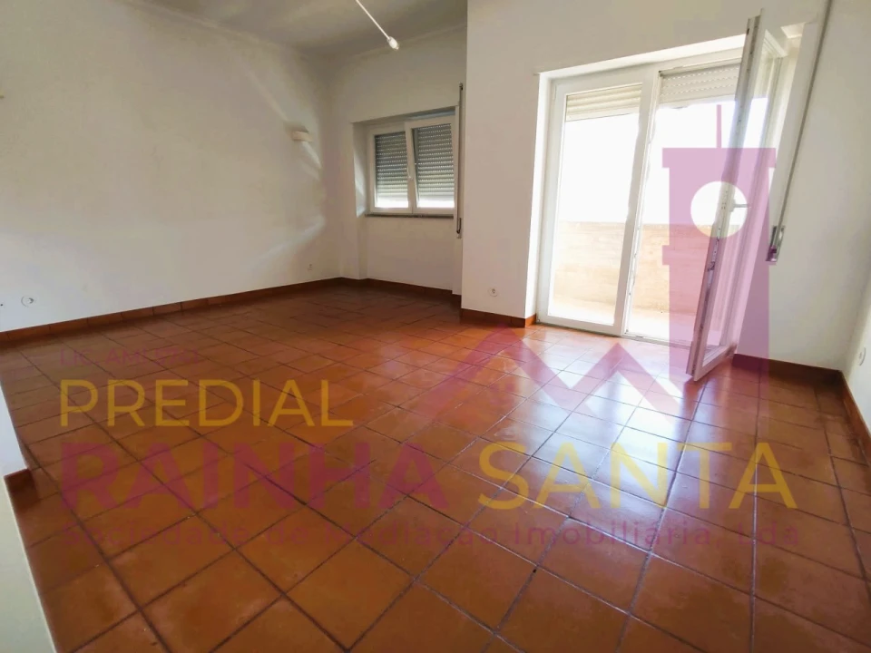 Apartamento T4 para Venda em Santo Antonio dos Olivais Foto 16