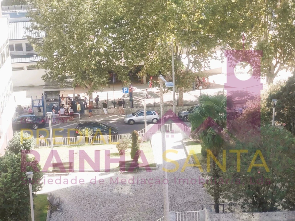 Apartamento T4 para Venda em Santo Antonio dos Olivais Foto 23