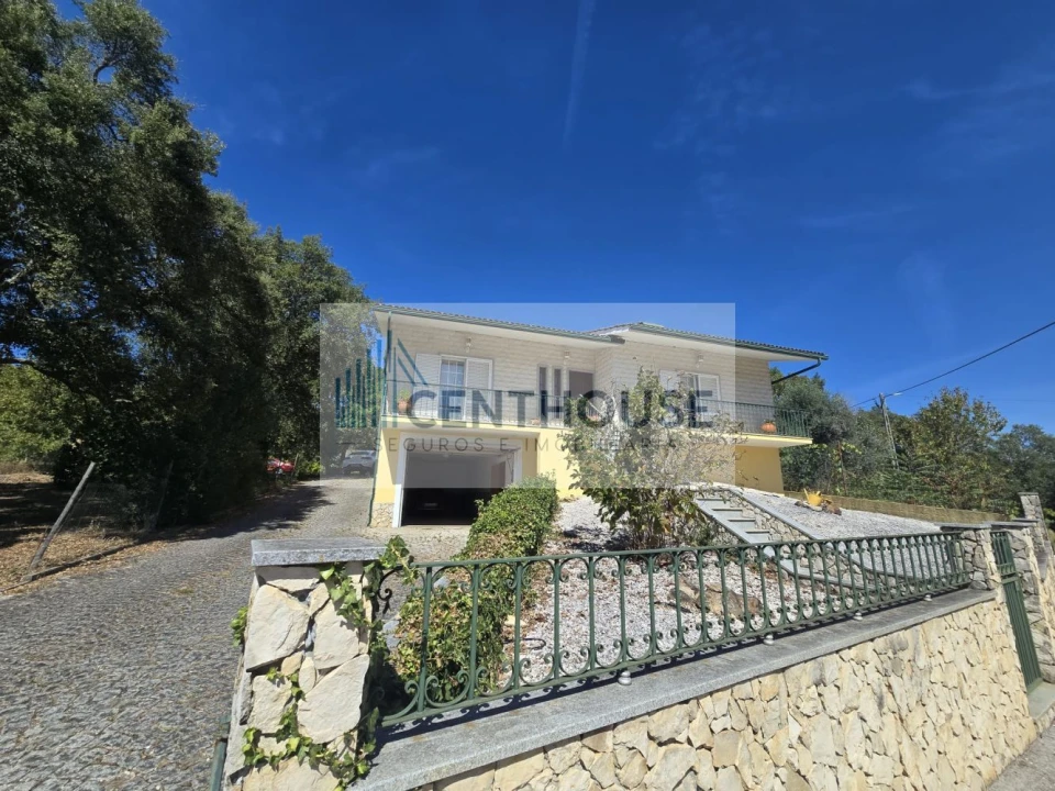 Moradia T4 para Venda em Sarzedo Foto 1
