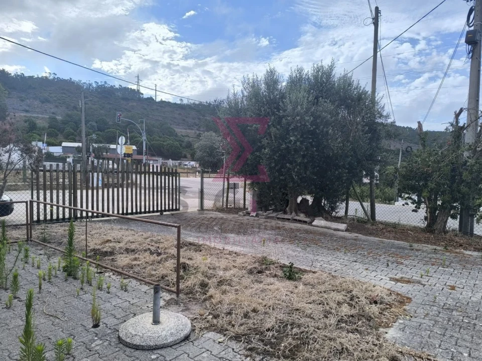 Moradia T1 para Venda em Roliça Foto 2