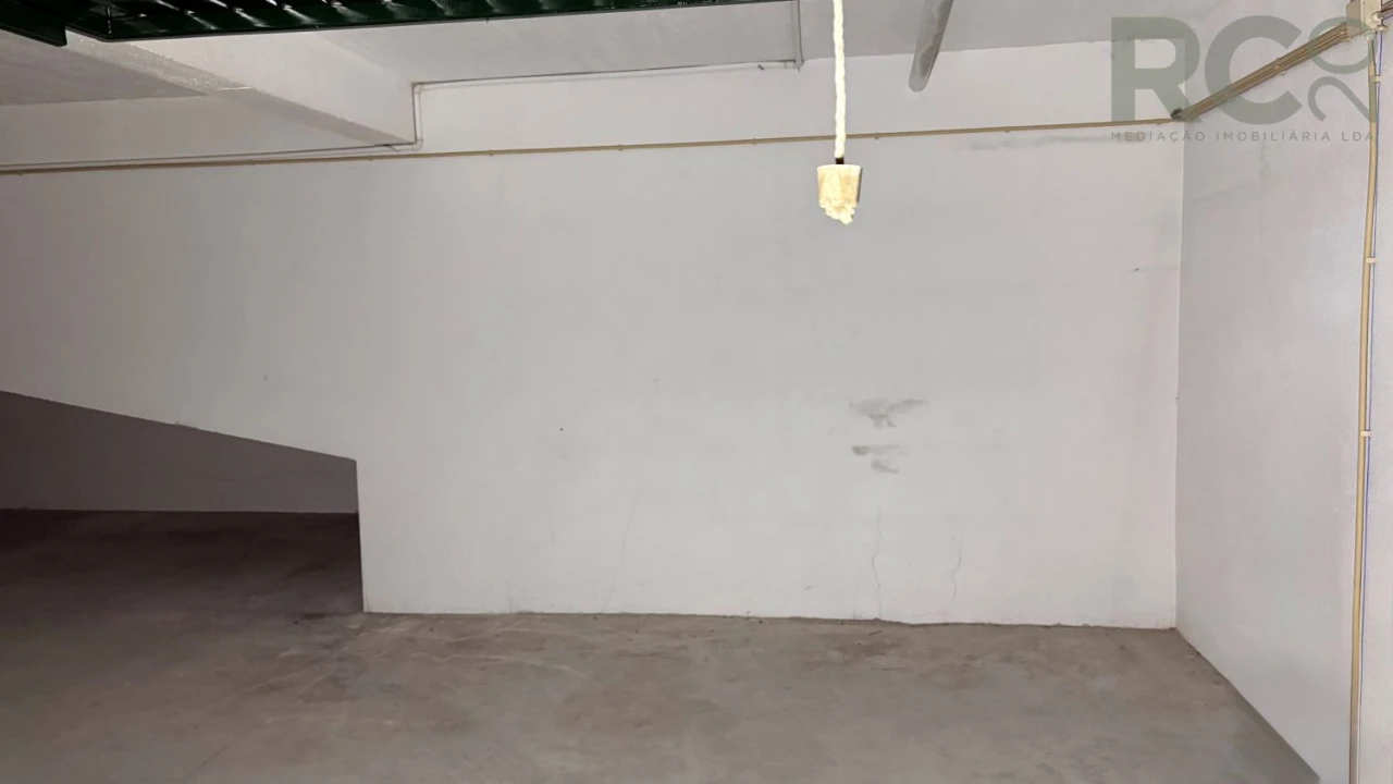 Loja para Arrendamento em Santa Maria, São Pedro e Matacães Foto 11