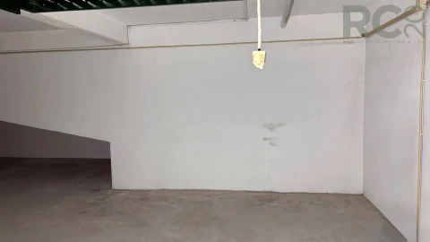Loja para Arrendamento em Santa Maria, São Pedro e Matacães