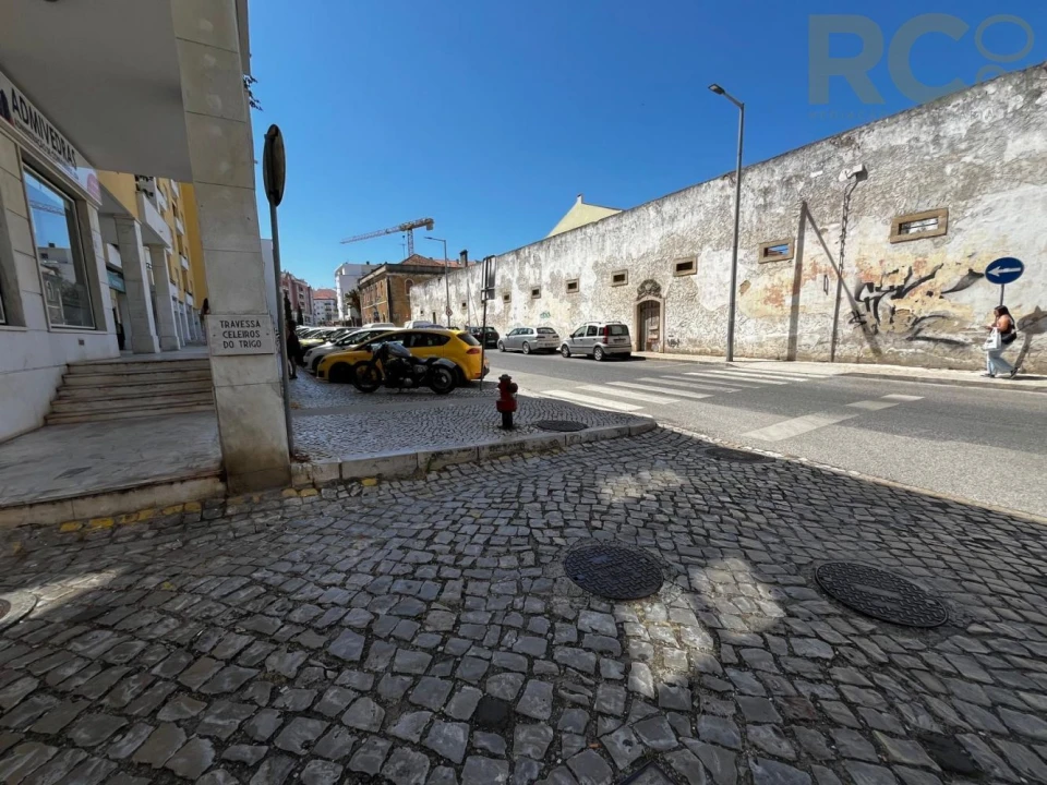 Loja para Arrendamento em Santa Maria, São Pedro e Matacães Foto 4