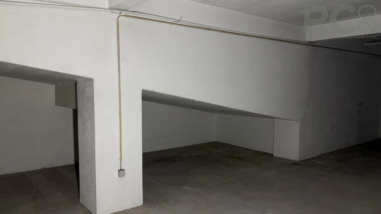 Loja para Arrendamento em Santa Maria, São Pedro e Matacães Foto 17