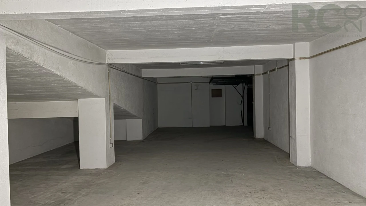 Loja para Arrendamento em Santa Maria, São Pedro e Matacães Foto 16