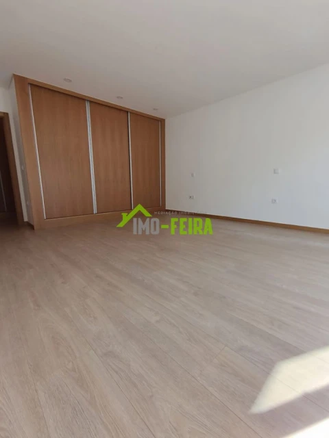 Moradia T3 para Venda em Santa Maria da Feira, Travanca, Sanfins e Espargo