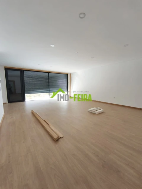 Moradia T3 para Venda em Santa Maria da Feira, Travanca, Sanfins e Espargo