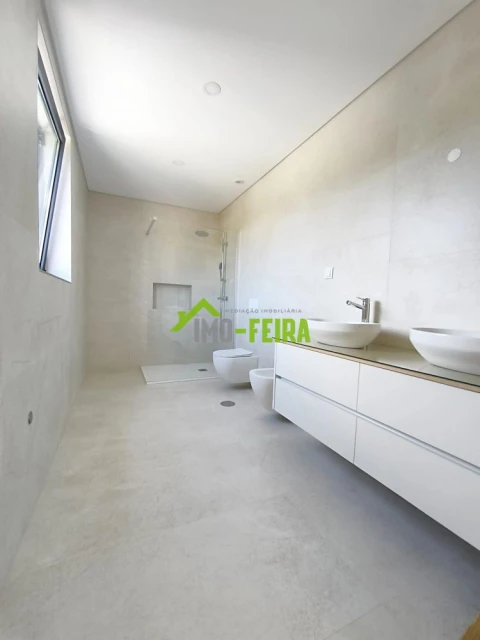 Moradia T3 para Venda em Santa Maria da Feira, Travanca, Sanfins e Espargo