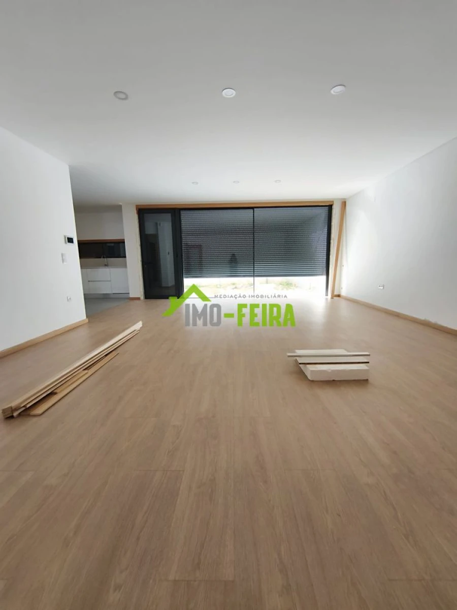 Moradia T3 para Venda em Santa Maria da Feira, Travanca, Sanfins e Espargo Foto 3