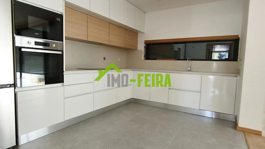 Moradia T3 para Venda em Santa Maria da Feira, Travanca, Sanfins e Espargo