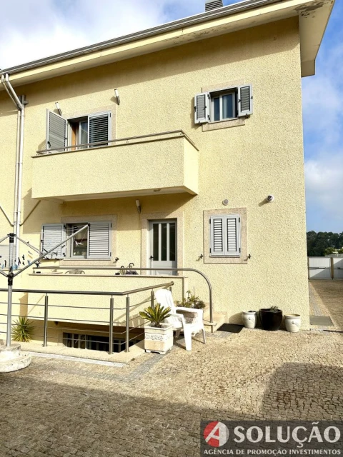 Moradia T4 para Venda em Arcozelo