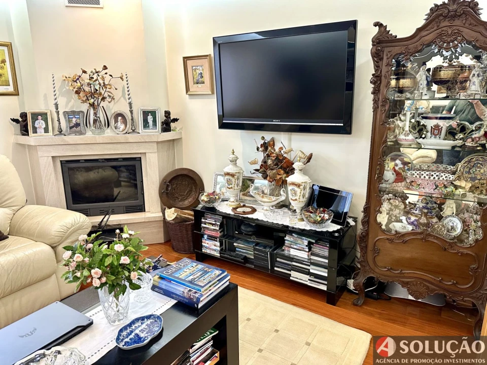 Moradia T4 para Venda em Arcozelo Foto 4