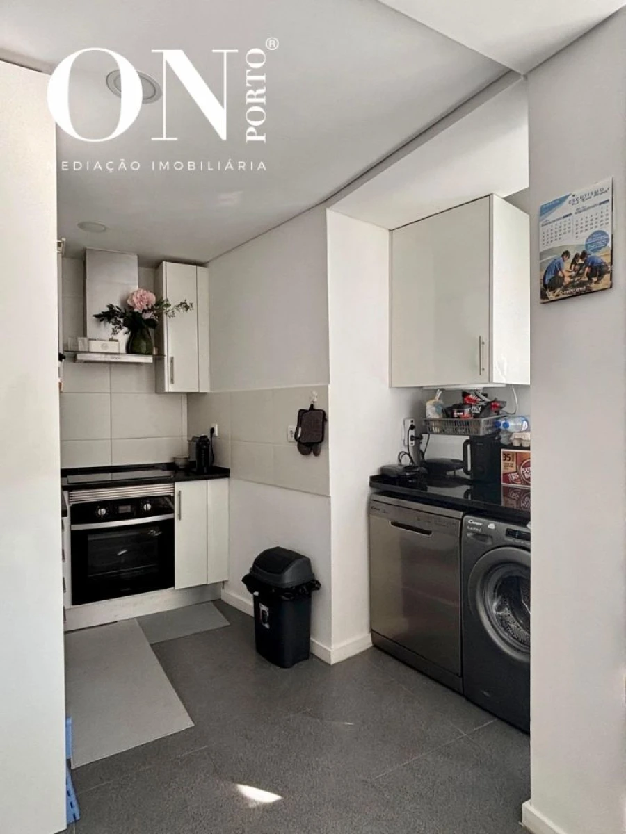 Apartamento T2 para Venda em Camarate, Unhos e Apelação Foto 6