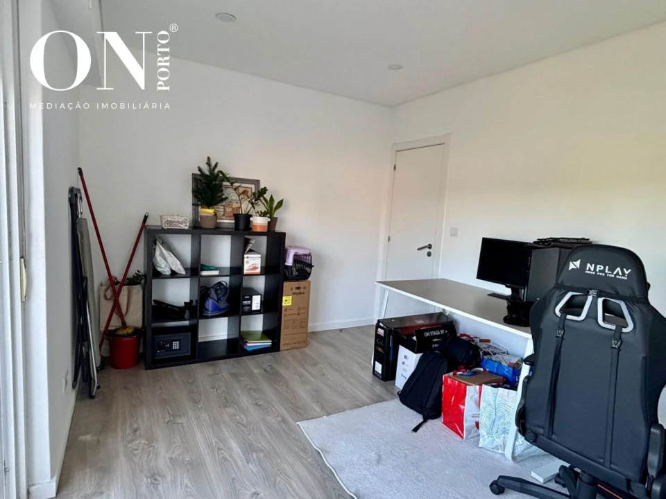 Apartamento T2 para Venda em Camarate, Unhos e Apelação Foto 11