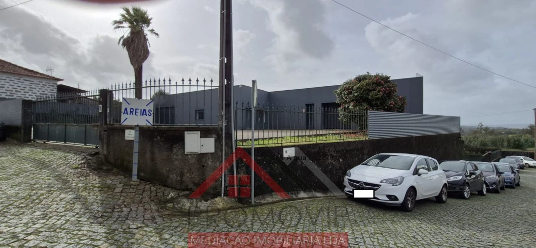Loja para Arrendamento em Areias, Sequeirô, Lama e Palmeira Foto 2