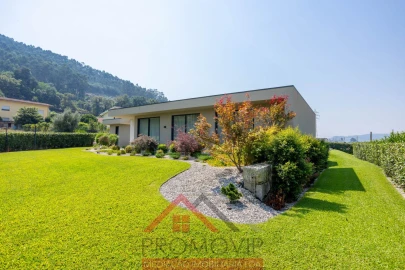 Moradia T3 para Venda em Santo Tirso, Couto (Santa Cristina e São Miguel) e Burgães